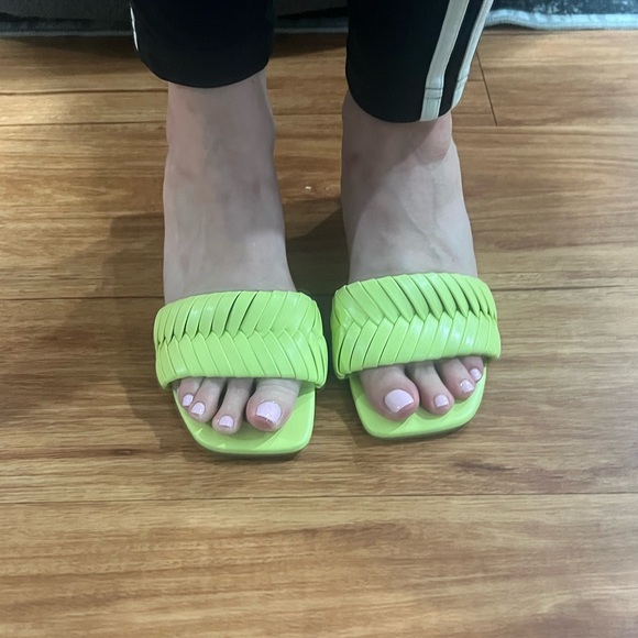 Barely worn lime green block heal square toe sandals - Picture 2 of 10